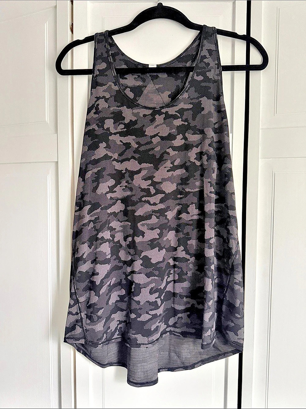 lululemon Women’s Tank *Camo Mesh Racerback in Size Large